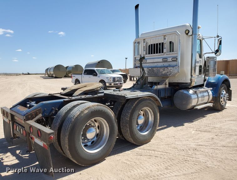 image for item DD0292 2007 Kenworth W900  semi truck