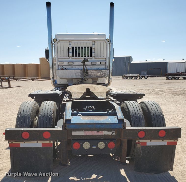 image for item DD0292 2007 Kenworth W900  semi truck