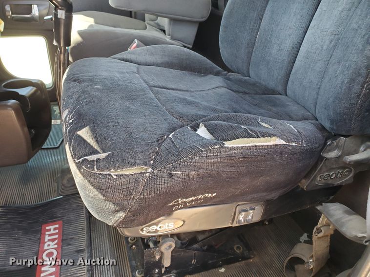 image for item DD0292 2007 Kenworth W900  semi truck