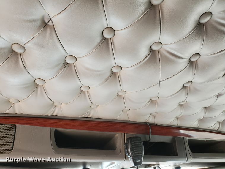 image for item DD0292 2007 Kenworth W900  semi truck