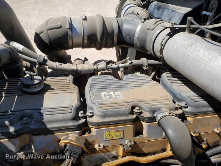 image for item DD0292 2007 Kenworth W900  semi truck