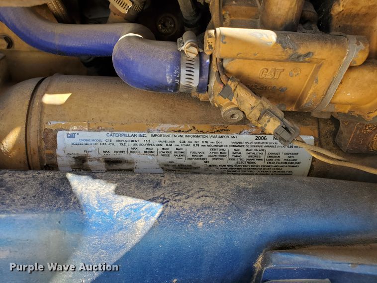 image for item DD0292 2007 Kenworth W900  semi truck