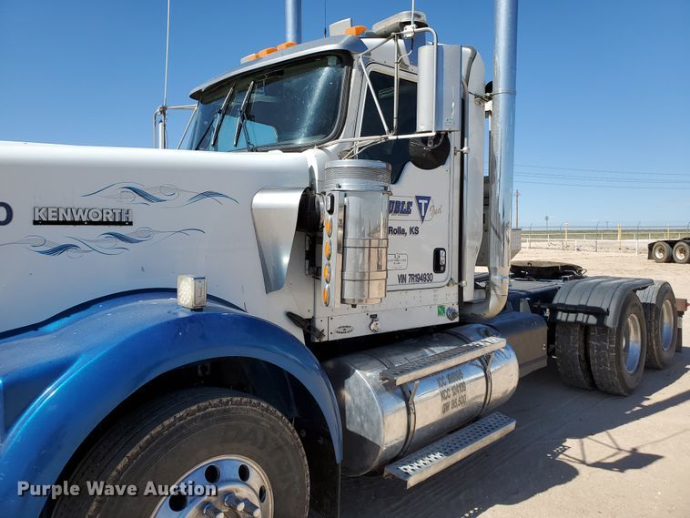 image for item DD0292 2007 Kenworth W900  semi truck