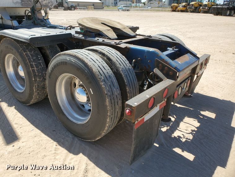 image for item DD0292 2007 Kenworth W900  semi truck