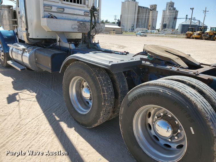 image for item DD0292 2007 Kenworth W900  semi truck