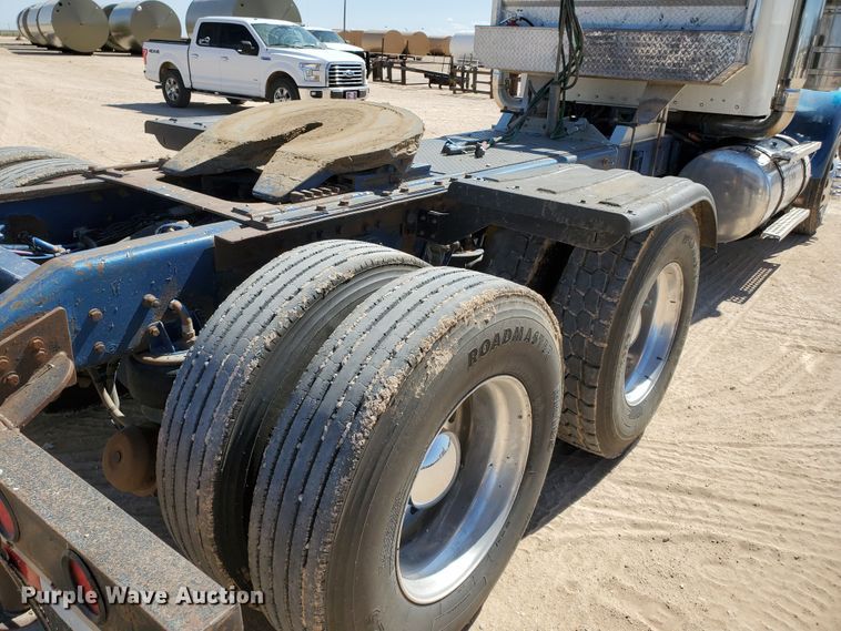 image for item DD0292 2007 Kenworth W900  semi truck