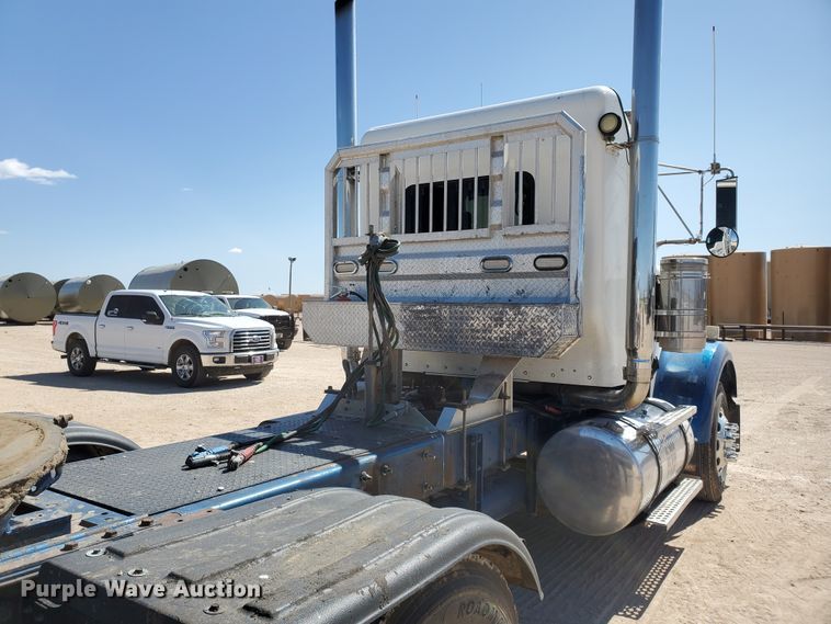 image for item DD0292 2007 Kenworth W900  semi truck