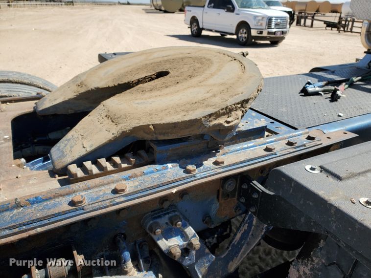 image for item DD0292 2007 Kenworth W900  semi truck