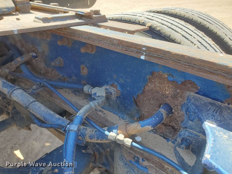 image for item DD0292 2007 Kenworth W900  semi truck