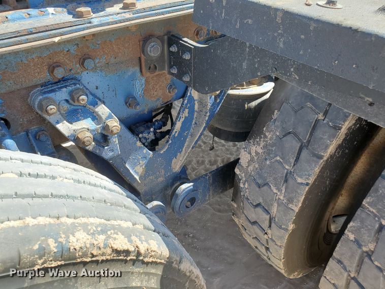 image for item DD0292 2007 Kenworth W900  semi truck