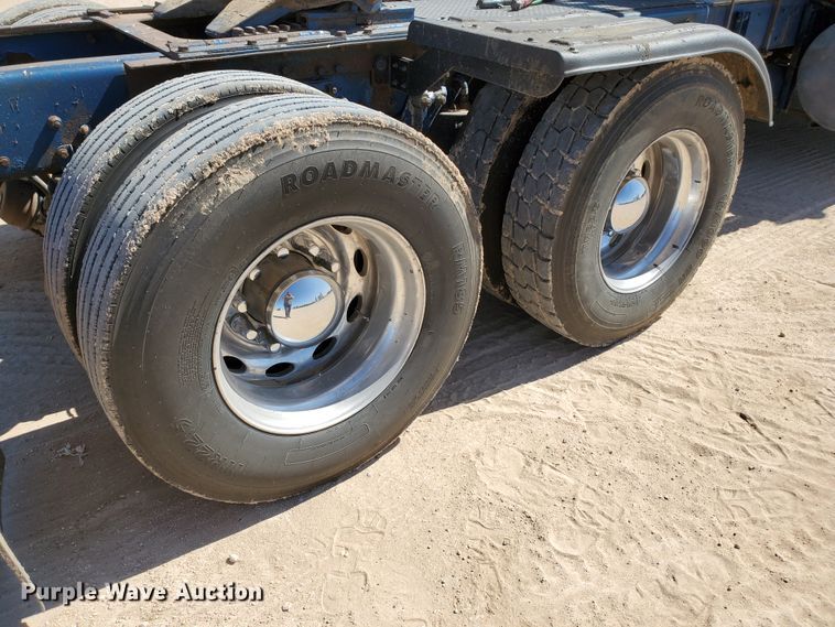 image for item DD0292 2007 Kenworth W900  semi truck