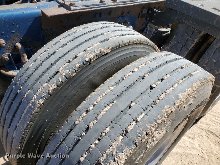 image for item DD0292 2007 Kenworth W900  semi truck