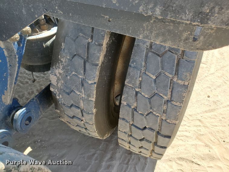 image for item DD0292 2007 Kenworth W900  semi truck