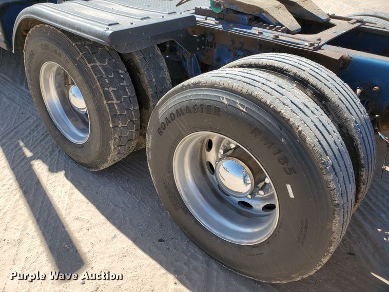 image for item DD0292 2007 Kenworth W900  semi truck