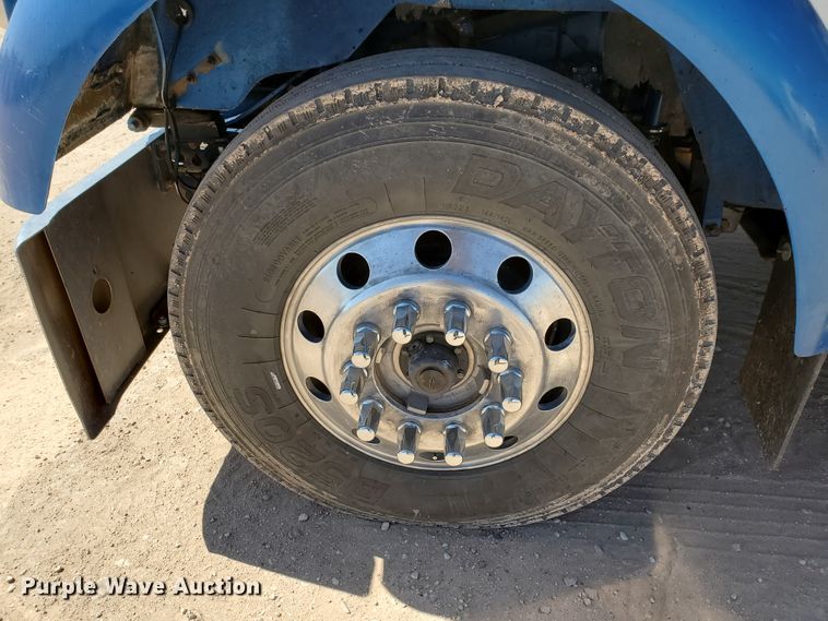 image for item DD0292 2007 Kenworth W900  semi truck