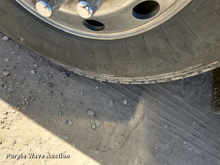 image for item DD0292 2007 Kenworth W900  semi truck