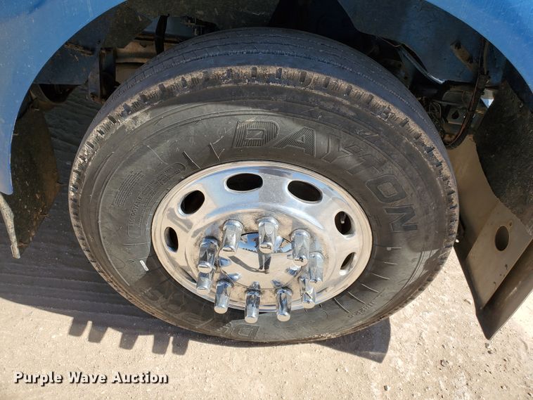 image for item DD0292 2007 Kenworth W900  semi truck