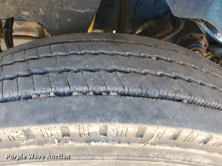 image for item DD0292 2007 Kenworth W900  semi truck