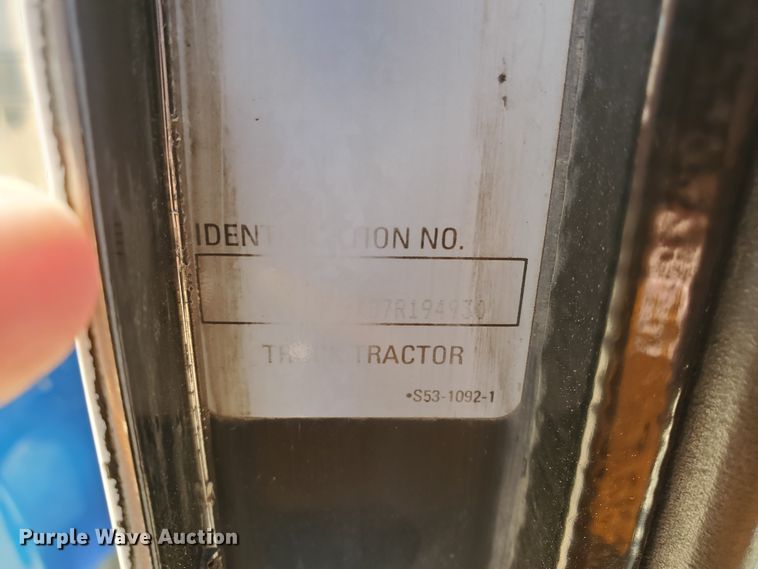 image for item DD0292 2007 Kenworth W900  semi truck