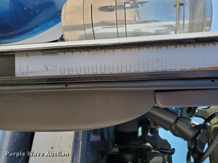 image for item DD0292 2007 Kenworth W900  semi truck