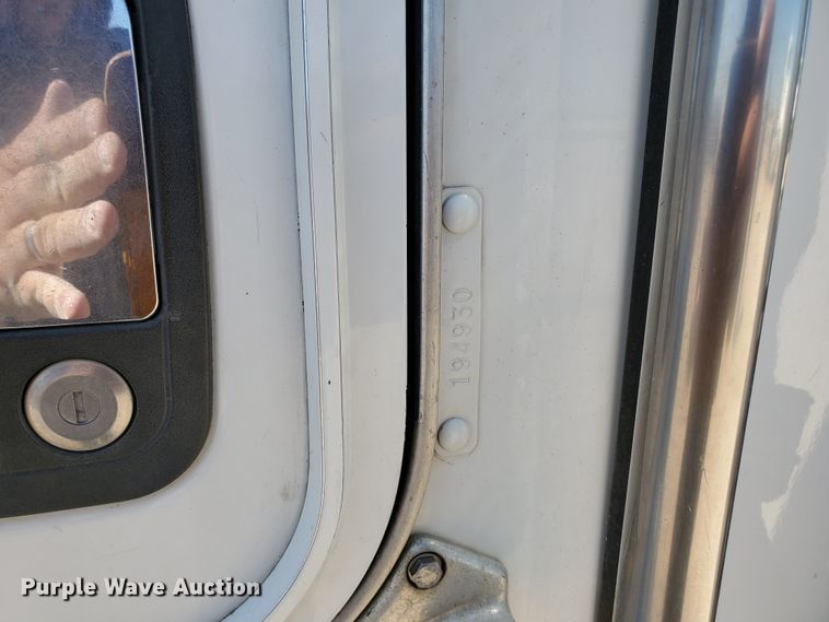 image for item DD0292 2007 Kenworth W900  semi truck