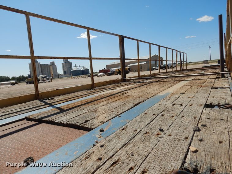 image for item GR9254 2001 Utility Trailer flatbed trailer