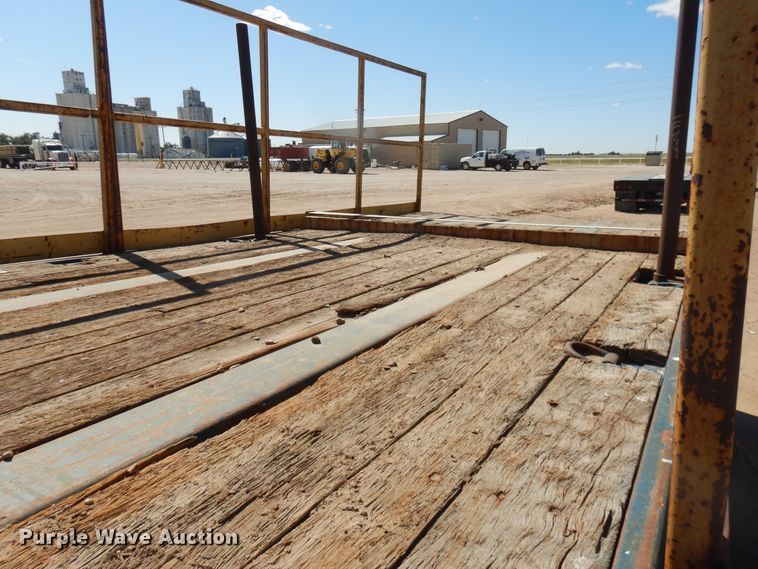 image for item GR9254 2001 Utility Trailer flatbed trailer