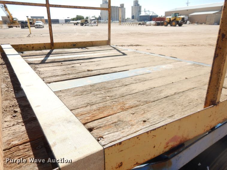 image for item GR9254 2001 Utility Trailer flatbed trailer
