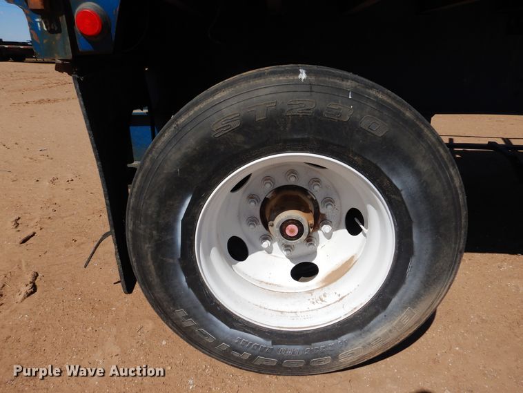 image for item GR9254 2001 Utility Trailer flatbed trailer