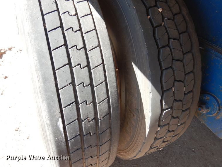 image for item GR9254 2001 Utility Trailer flatbed trailer