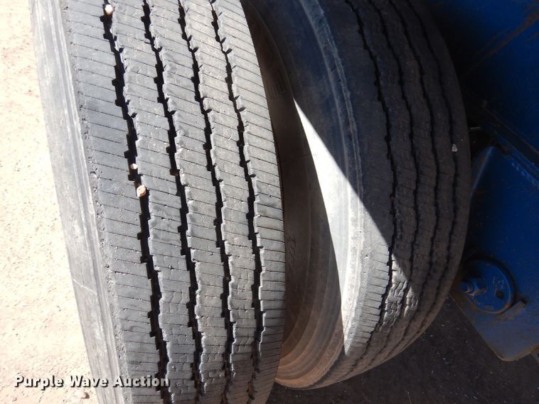 image for item GR9254 2001 Utility Trailer flatbed trailer