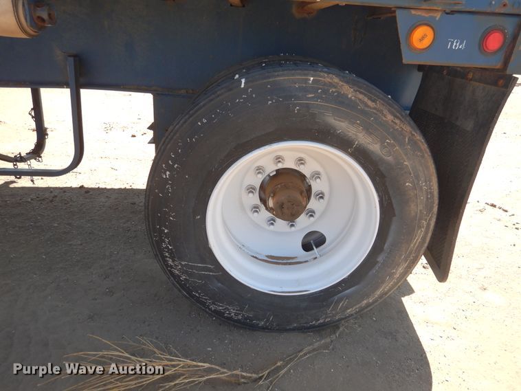 image for item GR9254 2001 Utility Trailer flatbed trailer