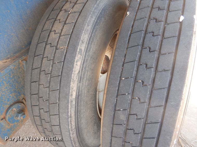 image for item GR9254 2001 Utility Trailer flatbed trailer