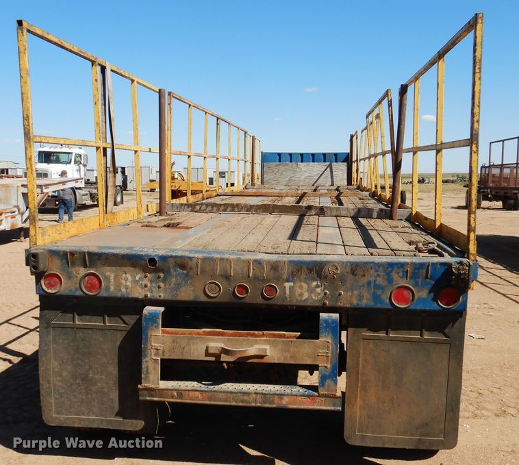 image for item GR9255 2001 Utility Trailer flatbed trailer