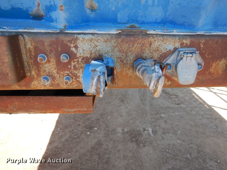 image for item GR9255 2001 Utility Trailer flatbed trailer