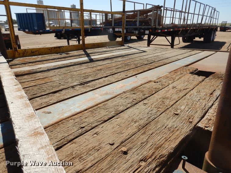 image for item GR9255 2001 Utility Trailer flatbed trailer