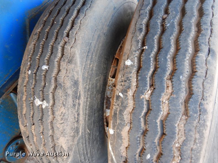 image for item GR9255 2001 Utility Trailer flatbed trailer