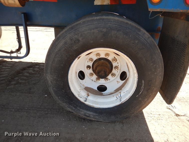 image for item GR9255 2001 Utility Trailer flatbed trailer