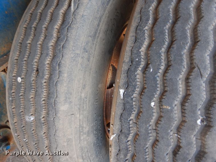 image for item GR9255 2001 Utility Trailer flatbed trailer