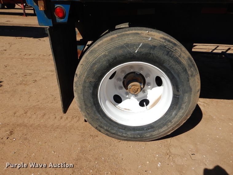 image for item GR9255 2001 Utility Trailer flatbed trailer