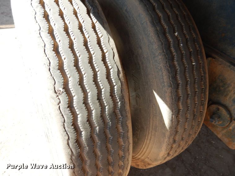 image for item GR9255 2001 Utility Trailer flatbed trailer