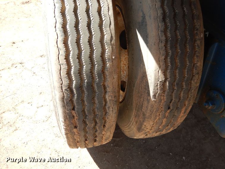 image for item GR9255 2001 Utility Trailer flatbed trailer