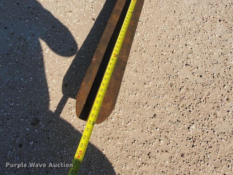 image for item GR9261 Arrow pallet forks