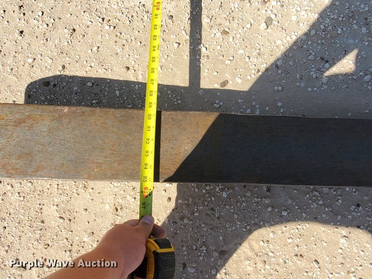 image for item GR9261 Arrow pallet forks