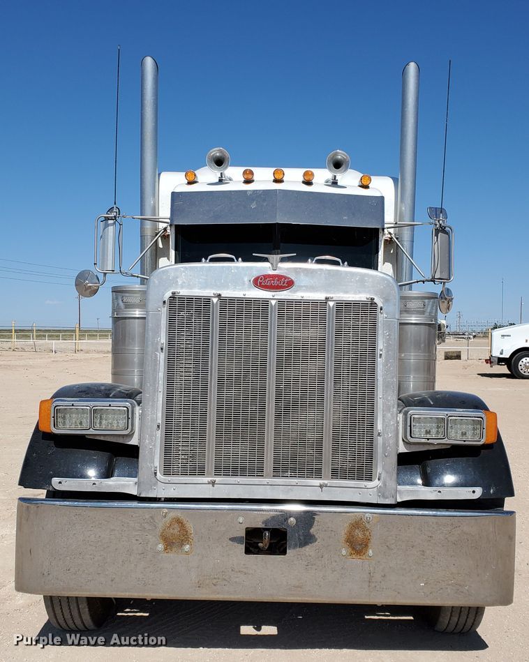 image for item HO9604 2002 Peterbilt 379  semi truck with crane