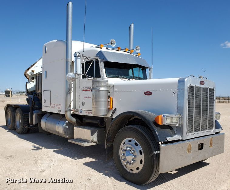 image for item HO9604 2002 Peterbilt 379  semi truck with crane