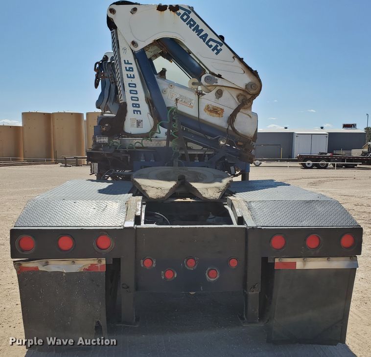 image for item HO9604 2002 Peterbilt 379  semi truck with crane