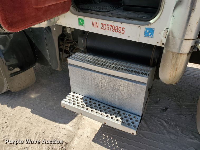 image for item HO9604 2002 Peterbilt 379  semi truck with crane