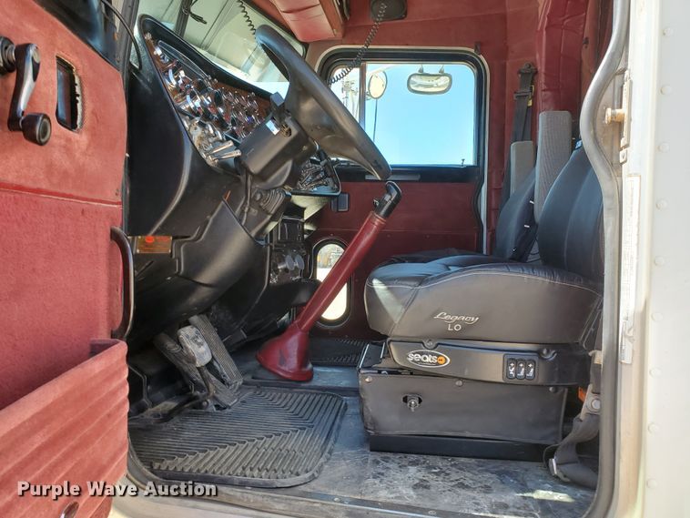 image for item HO9604 2002 Peterbilt 379  semi truck with crane