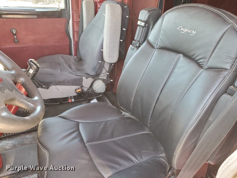 image for item HO9604 2002 Peterbilt 379  semi truck with crane